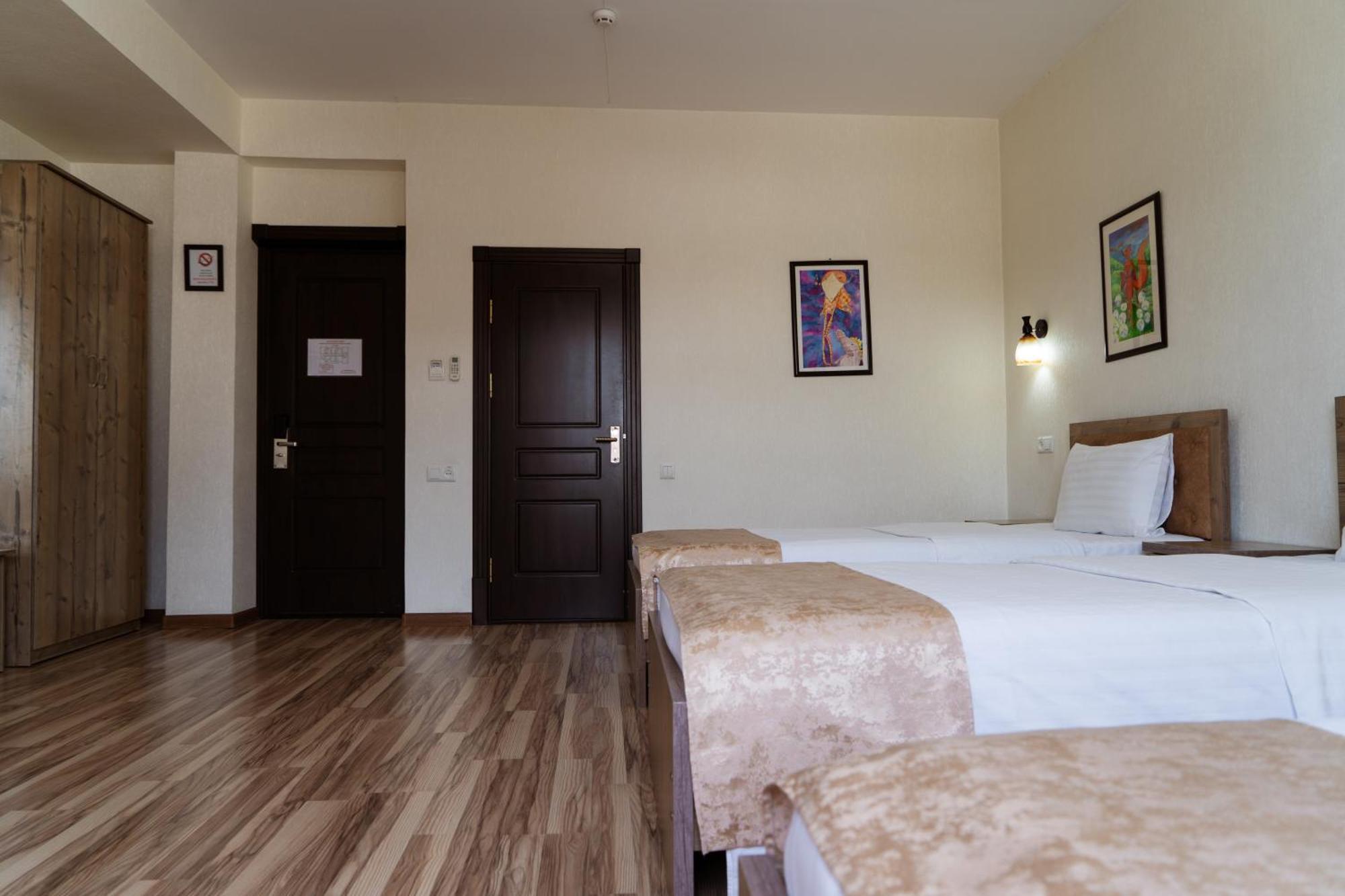 Отель Tourist Inn Ташкент Экстерьер фото