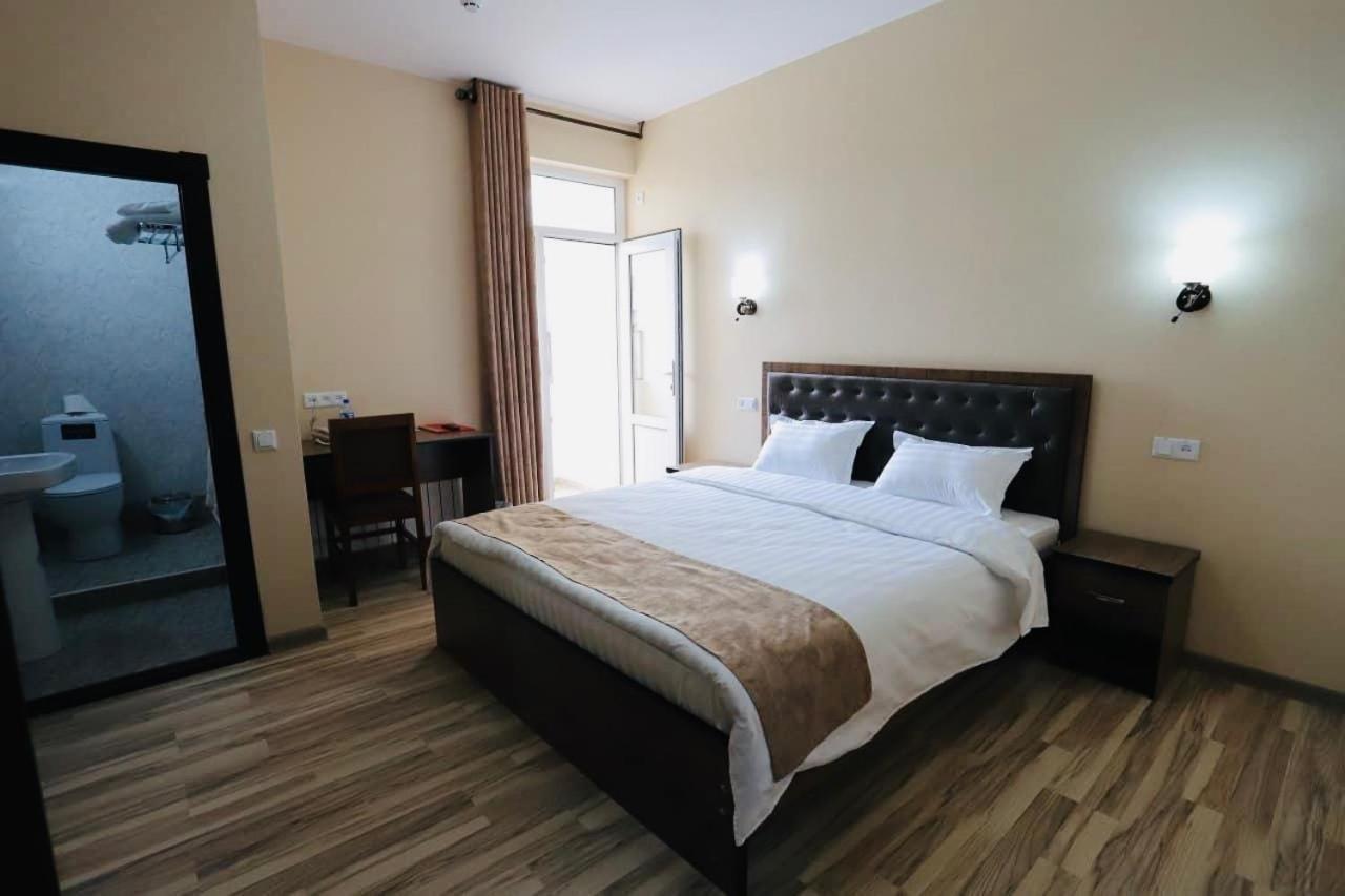 Отель Tourist Inn Ташкент Экстерьер фото