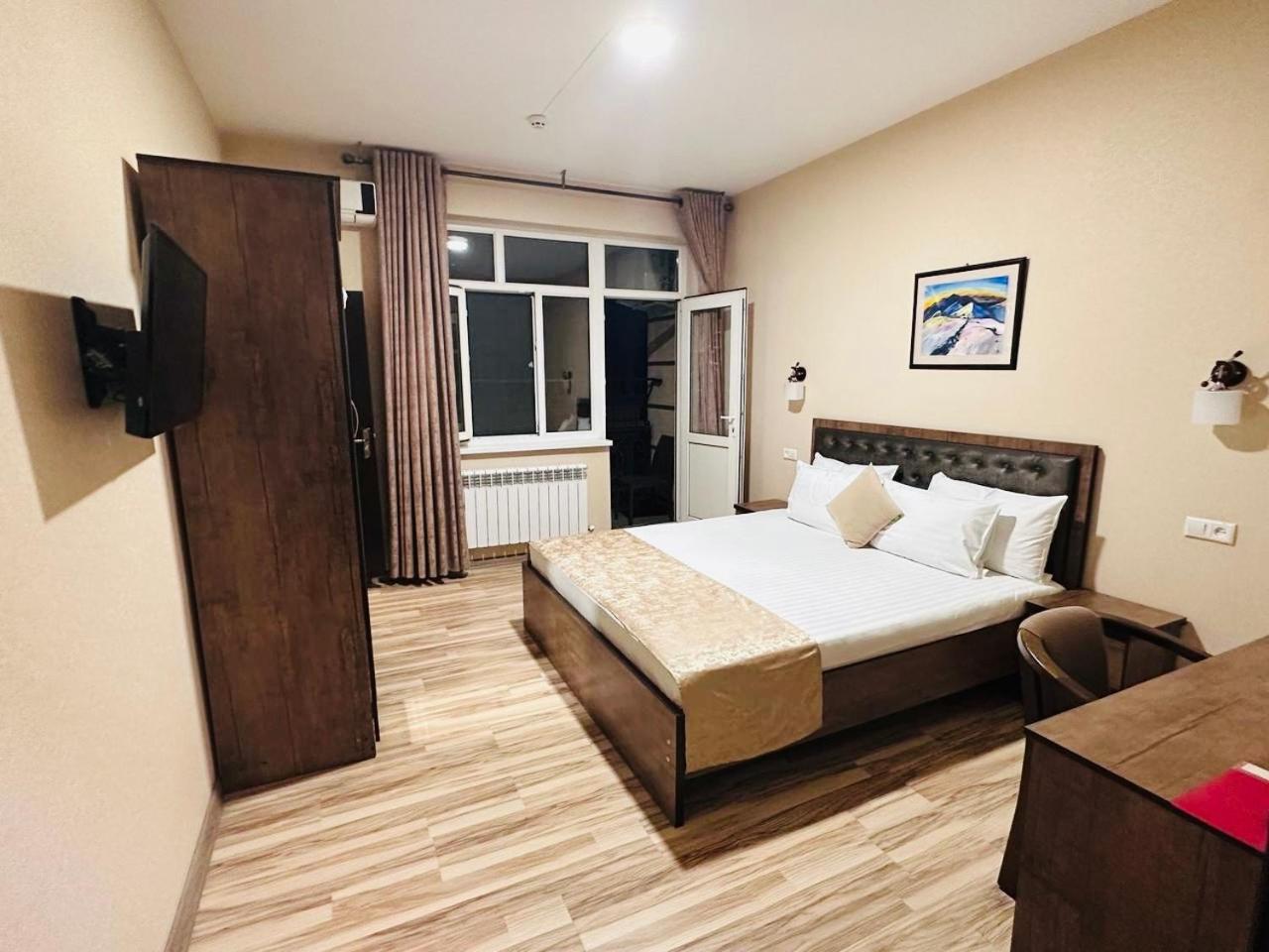 Отель Tourist Inn Ташкент Экстерьер фото